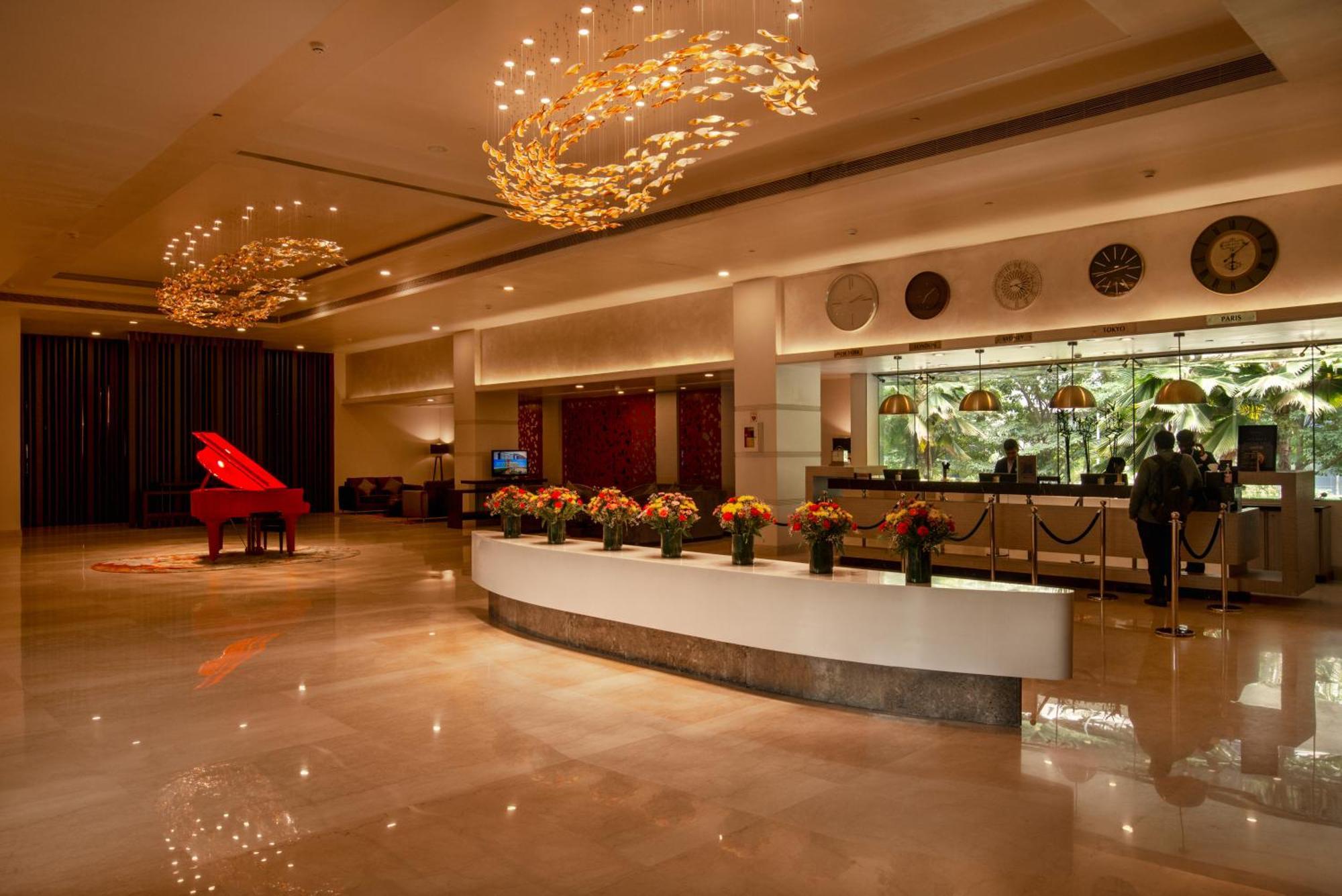 Radisson Blu Bengaluru Outer Ring Road Hotel Eksteriør billede