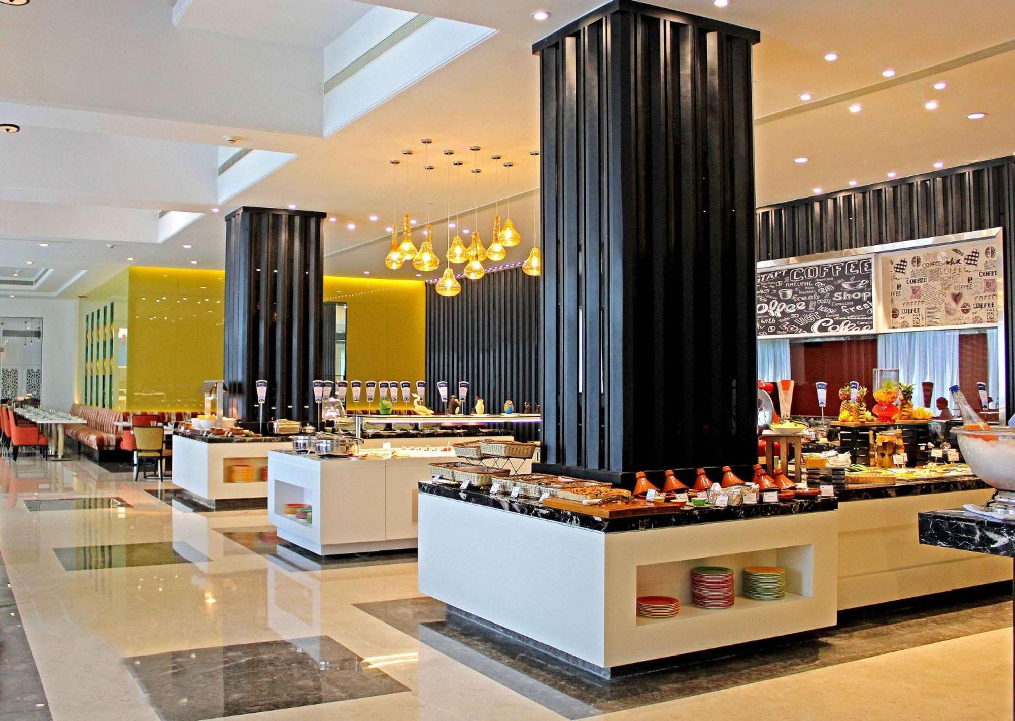 Radisson Blu Bengaluru Outer Ring Road Hotel Eksteriør billede